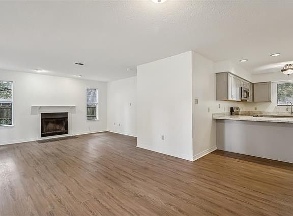 4th image of 309 Teal Ct