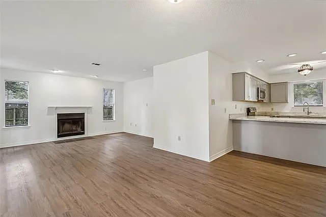 304 Teal Ct — Photo 4