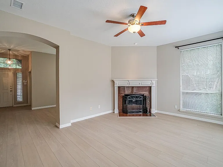 9142 Crenshaw Ln — Photo 7