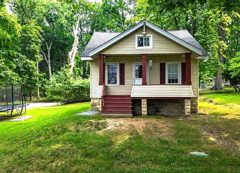 1st image of 36 Evergreen Avenue