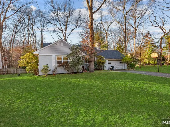 124 Valley Rd, Haworth, NJ 07641