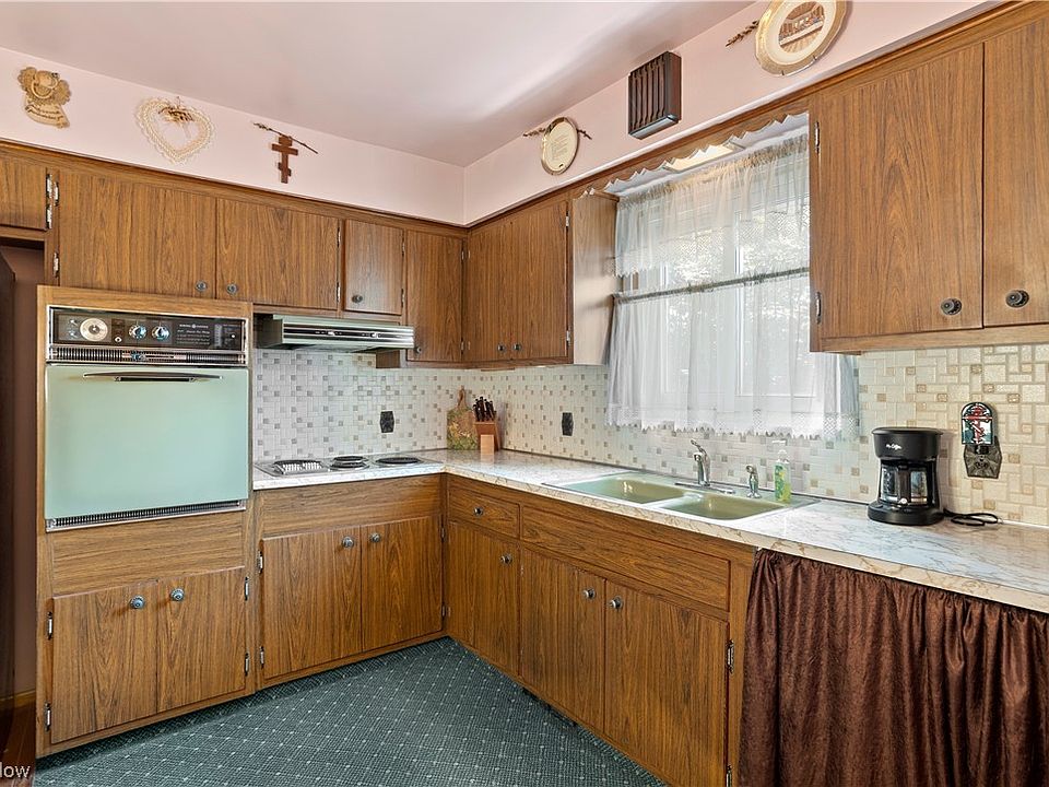 7985 Selwick Dr, Parma, OH 44129 Zillow