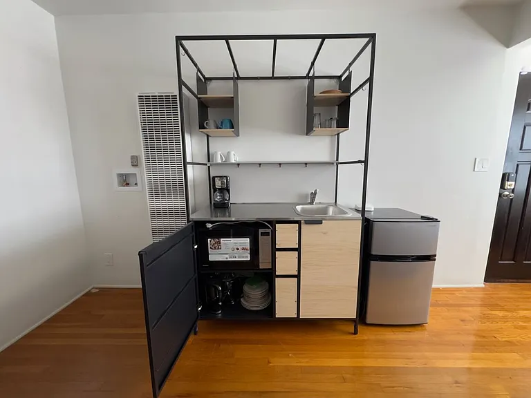1044 Ocean Park Blvd #C — Photo 11