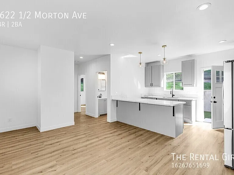1622 1/2 Morton Ave — Photo 1