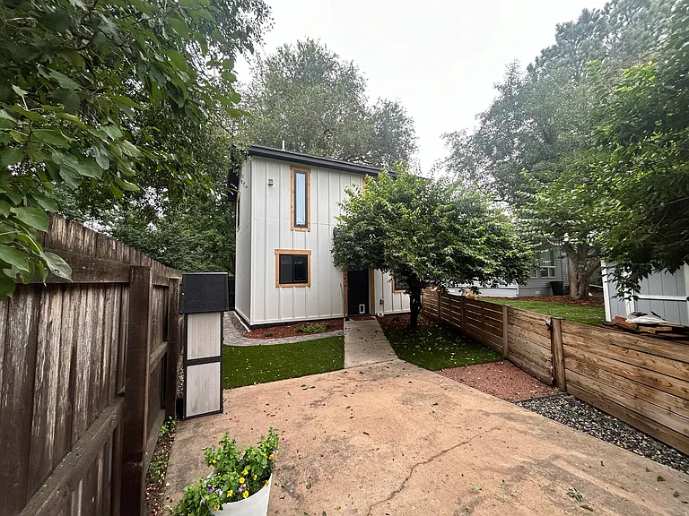 1422 N Arcadia St — Photo 1