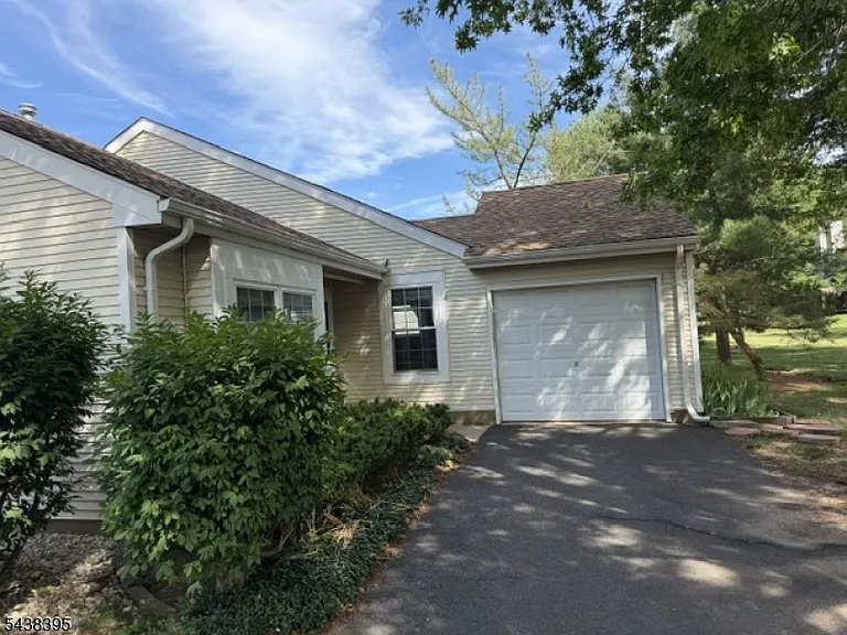 123 Winchester Way — Photo 3