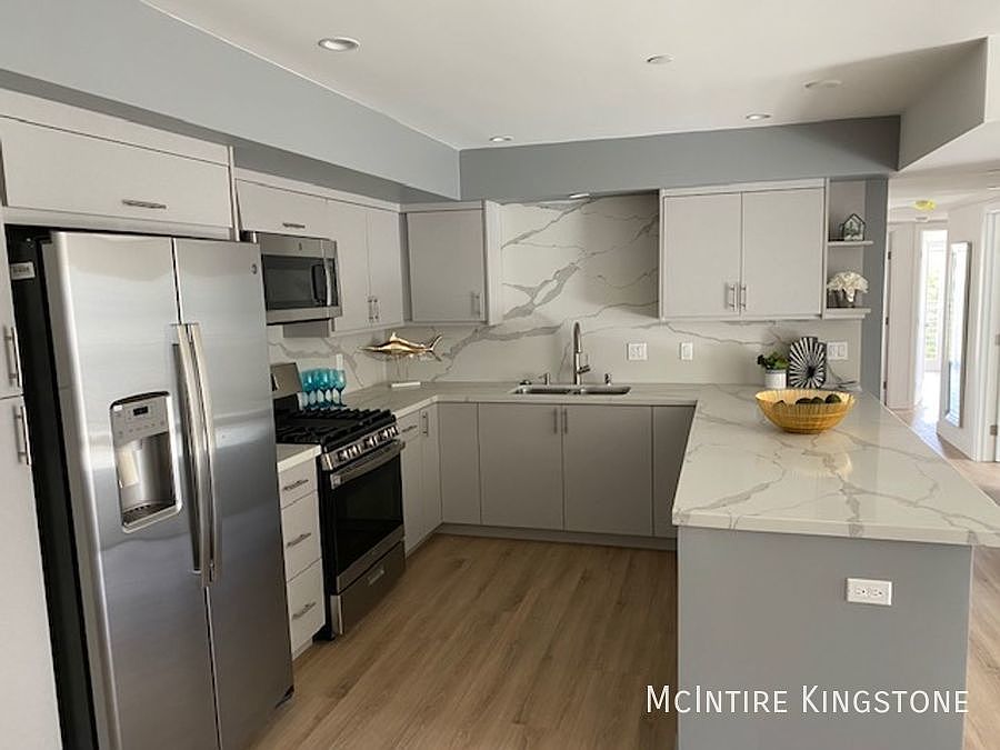 1st image of 5405 Hermitage Ave #403