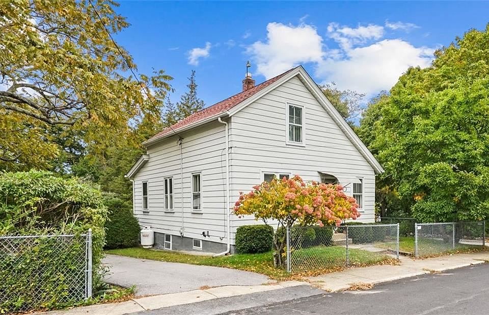 1st image of 75 Youngs Ave
