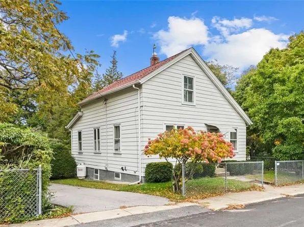 75 Youngs Ave, West Warwick, RI 02893