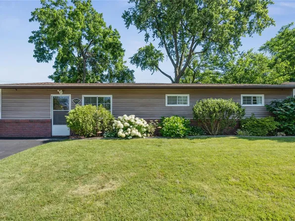 9247 Bataan Dr, Saint Louis, MO 63134