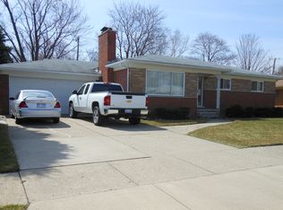 19030 Skyline St, Roseville, MI 48066