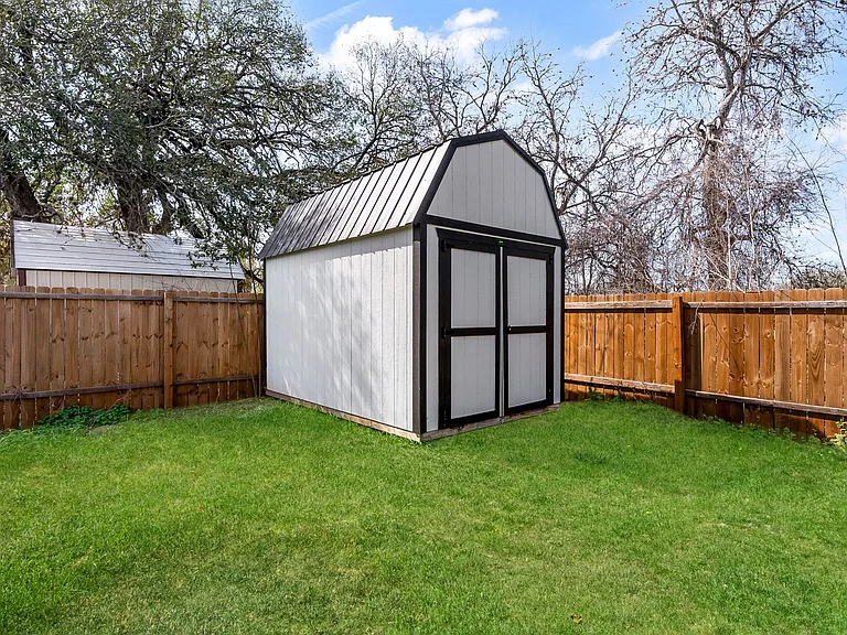 225 Virginia St — Photo 15