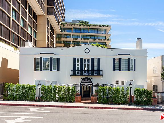 2nd image of 1014 N Doheny Dr