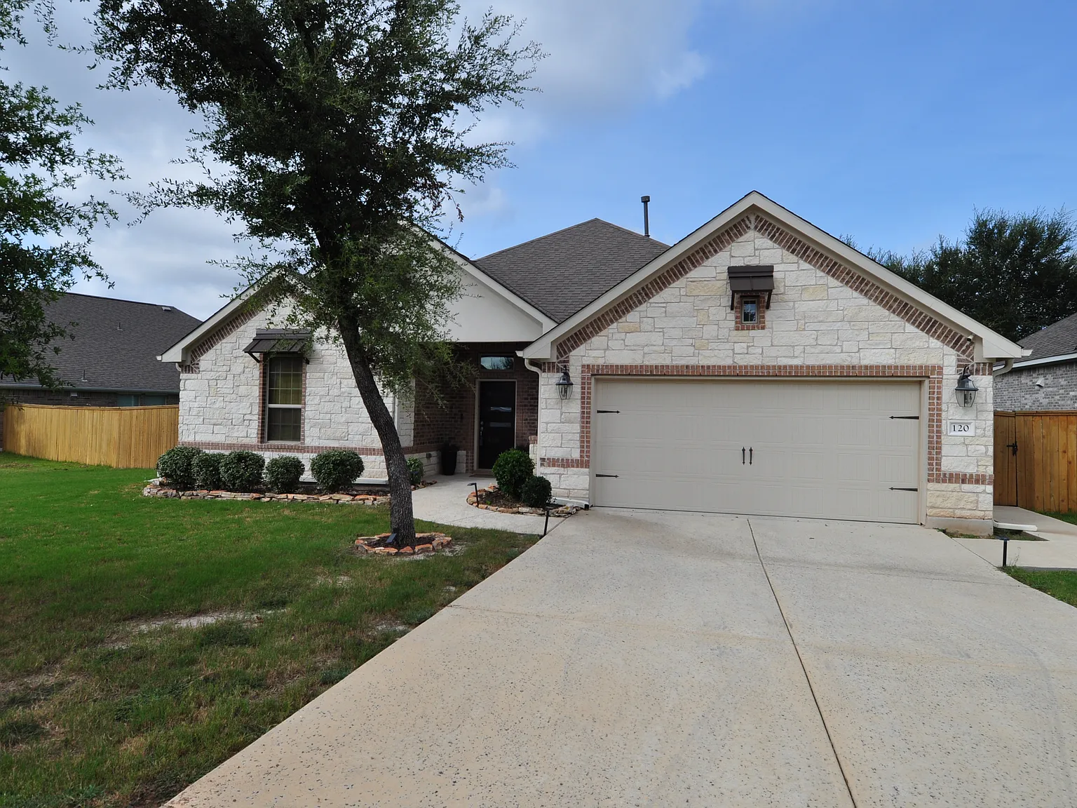 4 bed, 2687 sqft, $2,850 — Photo 3