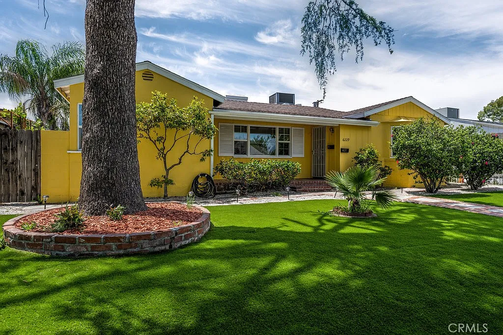 3 bed, 1.5 bath, 1486 sqft, $4,395 — Photo 2