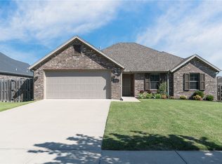 2011 W Chandler Ave, Rogers, AR 72758