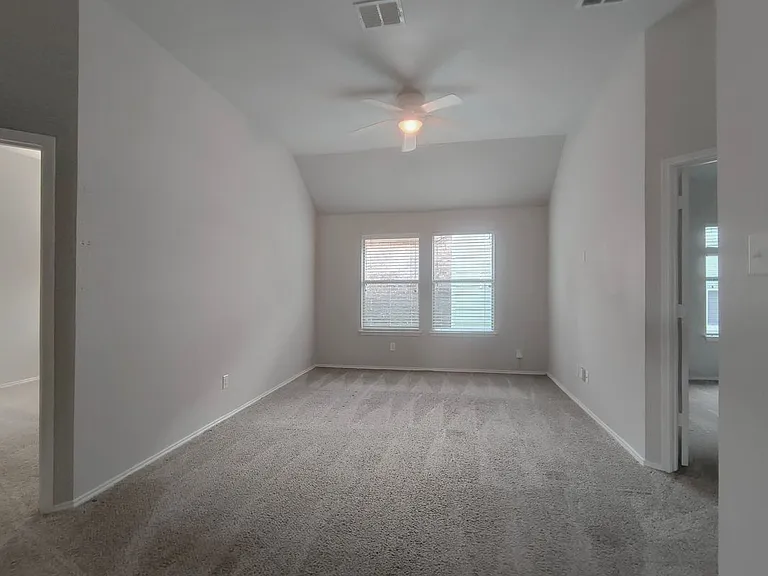 824 Lake Grove Dr — Photo 15
