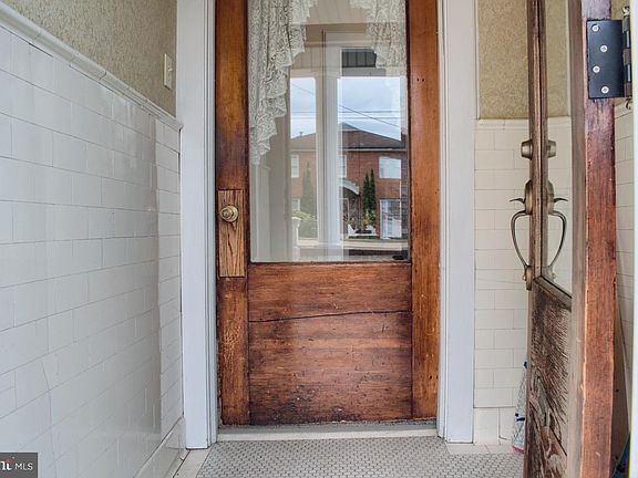 2nd image of 409 W Ave
