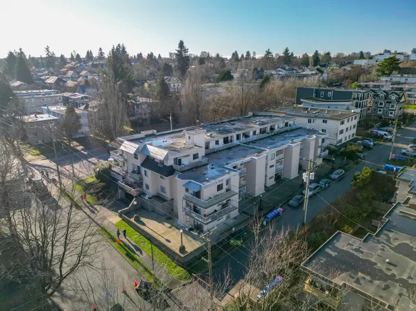 975 E Broad Way #303, Vancouver, BC V5T 1Y3