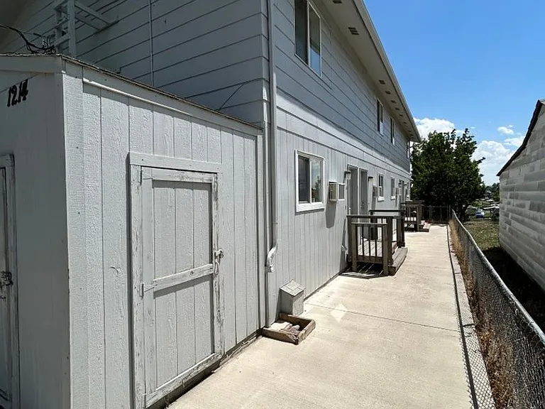 1214 E Adams — Photo 3