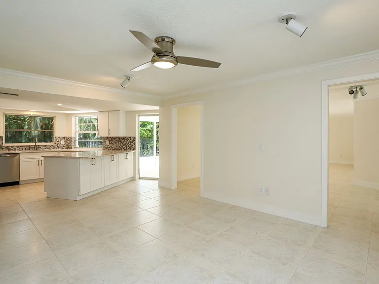 2901 Crayton Rd — Photo 52