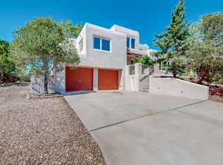 2974 Senda Del Puerto, Santa Fe, NM 87505
