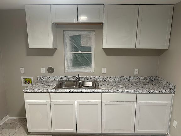 4th image of 2582 Dunn Ave