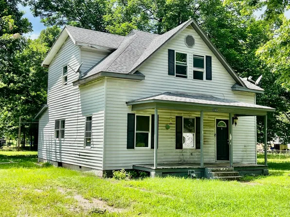 709 N State St, Caney, KS 67333