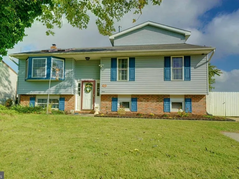 7513 Saffron Ct — Photo 1