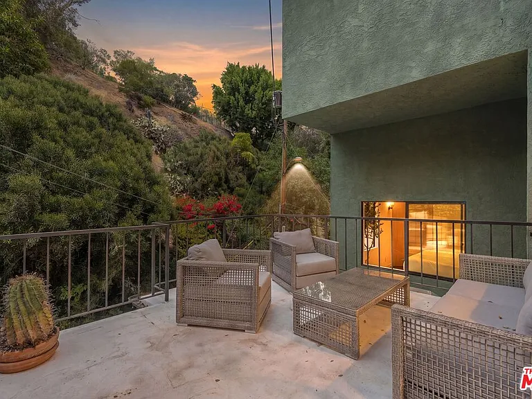 8506 Oak Ct — Photo 2