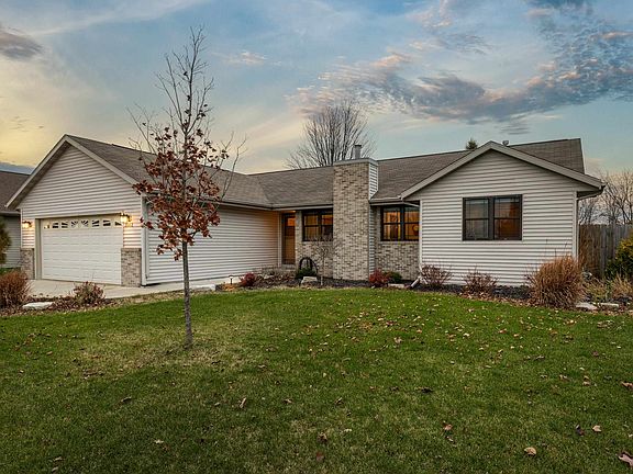3rd image of 2662 N Wuthering Hills Dr