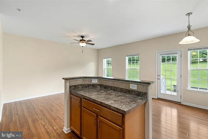 3 bed, 2.5 bath, 1874 sqft, $2,700 — Photo 3