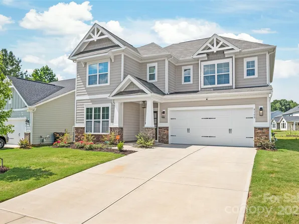 8100 Rolling Wheels Rd, Charlotte, NC 28215