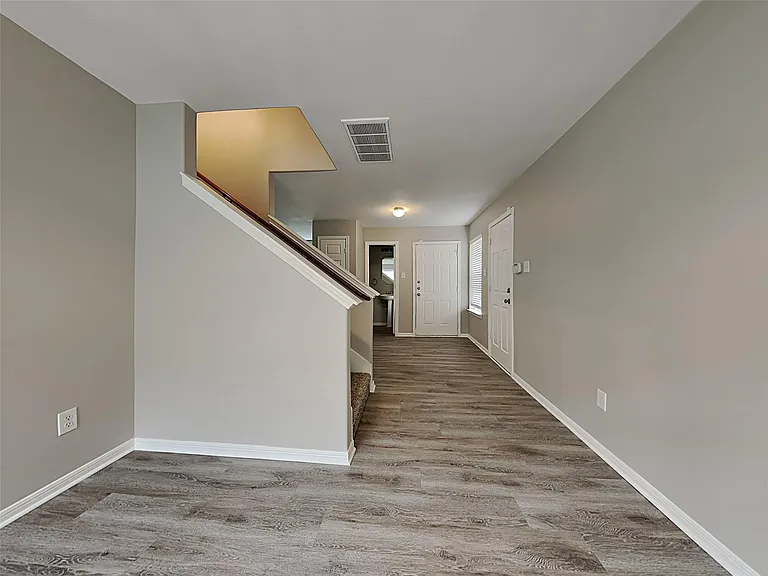 16326 Royal Fort Ln — Photo 4