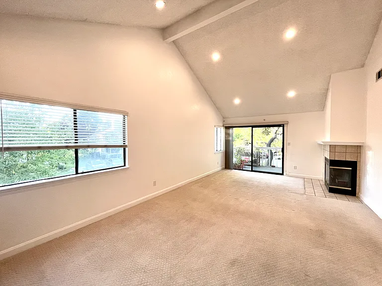 5015 Shalimar Cir — Photo 3