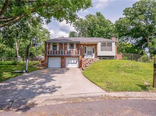 804 NW Arlington Pl, Blue Springs, MO 64015