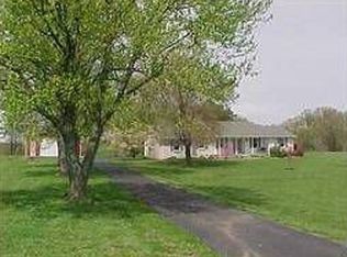 3832 Glen Raven Rd, Cedar Hill, TN 37032