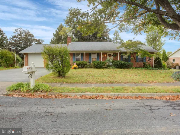 136 Park Pl E #E, Shippensburg, PA 17257