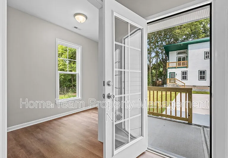 214 N Guthrie #B — Photo 6