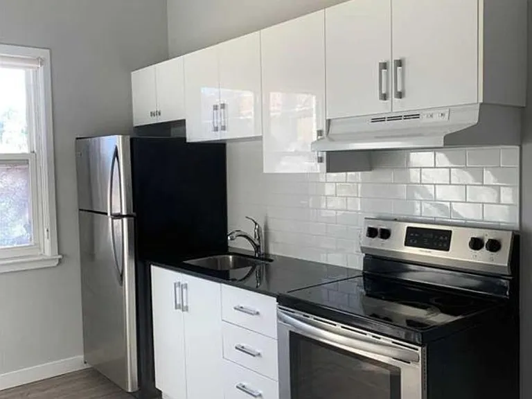 205 Gerrard St E #3 — Photo 3