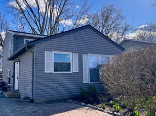 815 Central Park Dr, Round Lake Beach, IL 60073