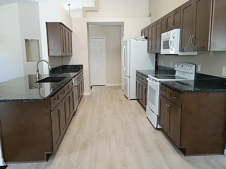 5 Villa Lago Ln — Photo 5