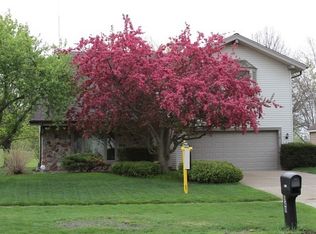 949 Barlina Rd, Crystal Lake, IL 60014