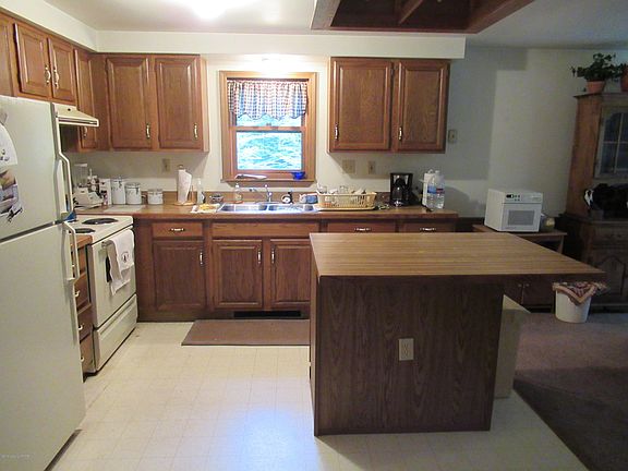 4th image of 61 Redwood Dr