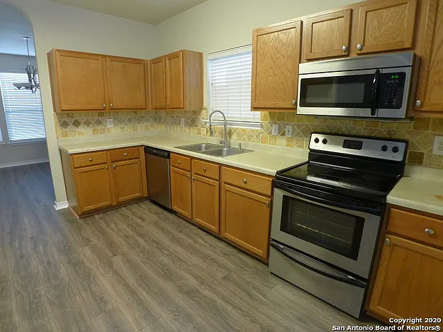 2935 Encino Riv — Photo 10