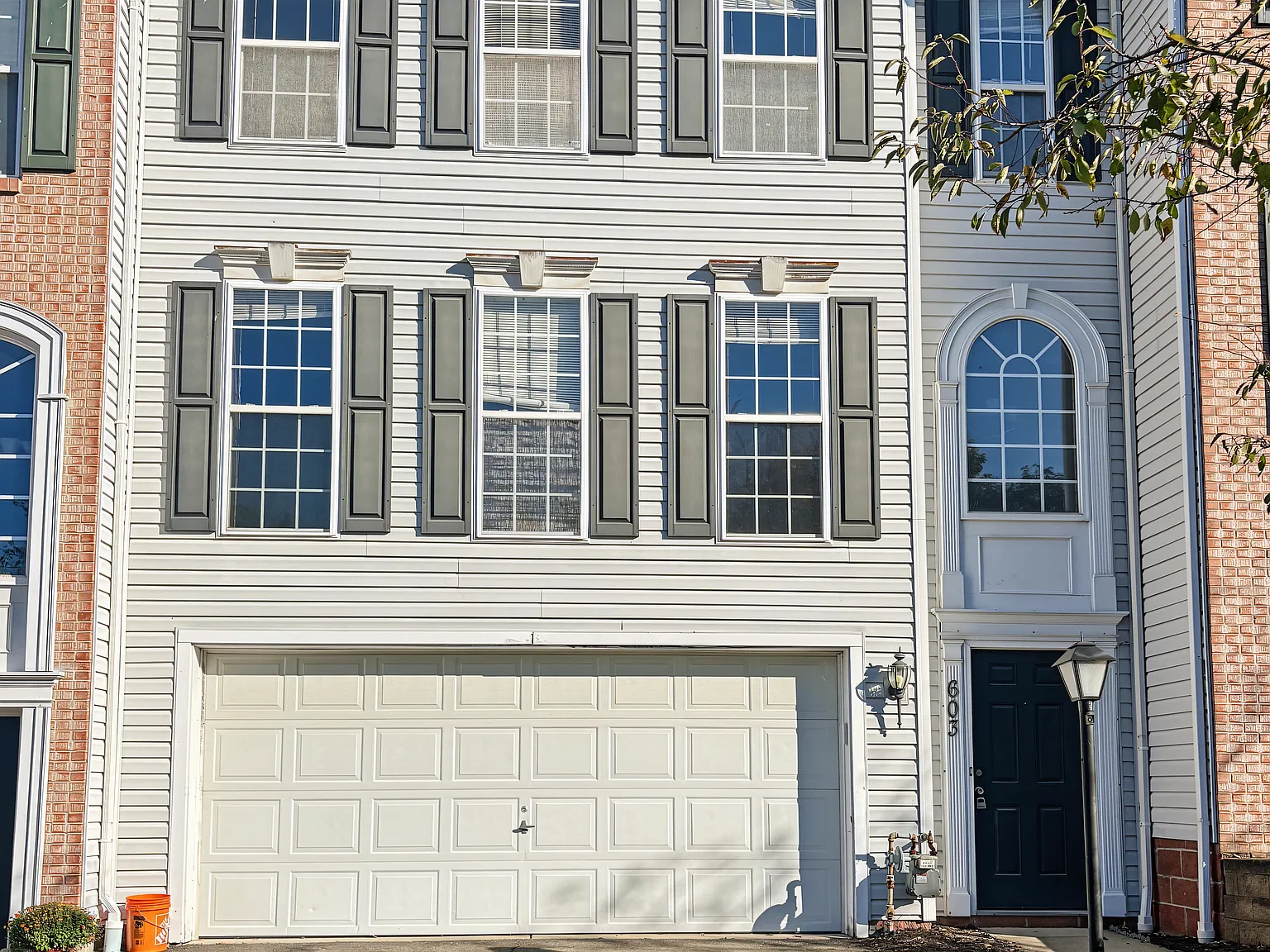 3 bed, 2.5 bath, $2,600 — Photo 1