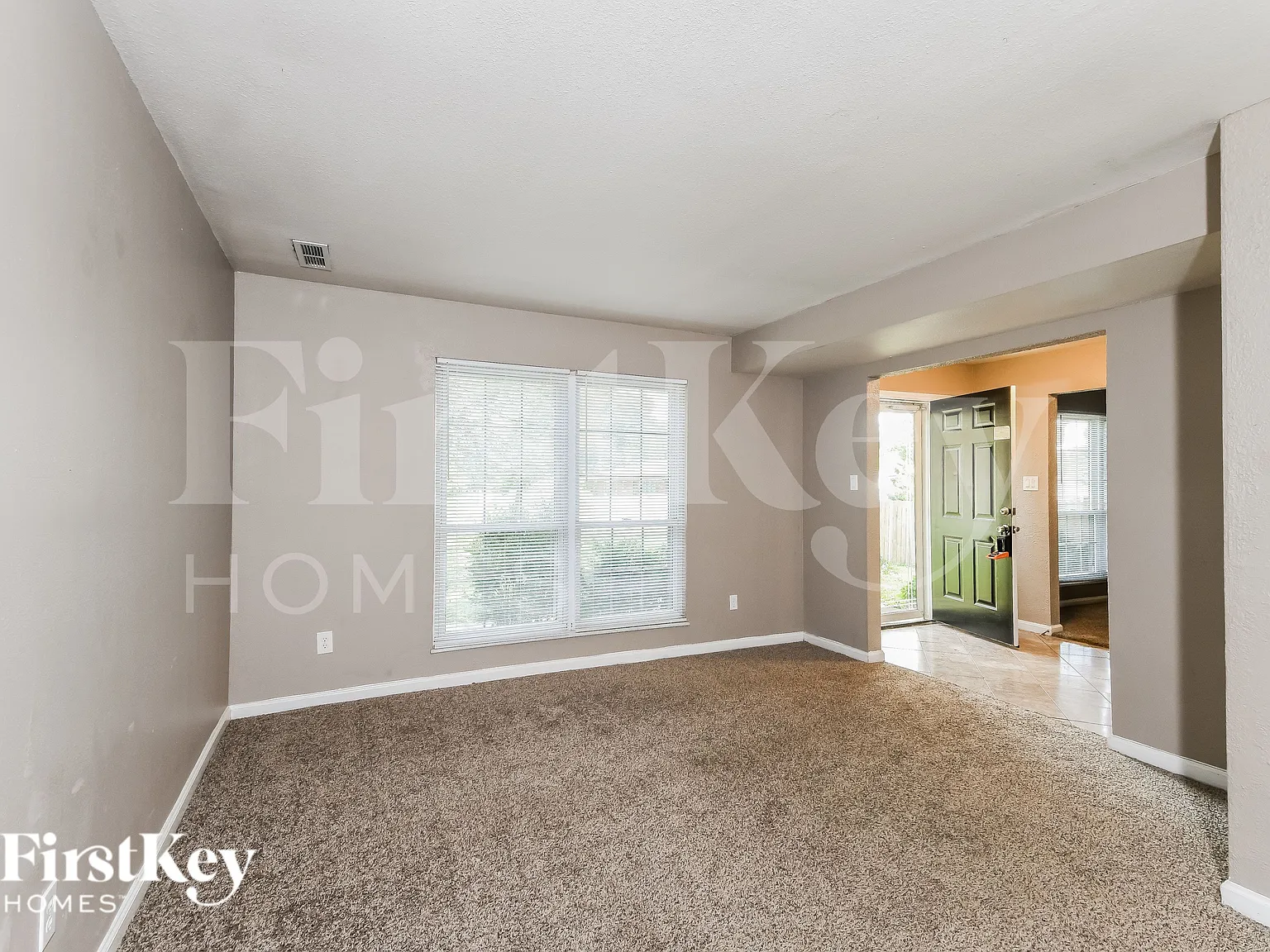 5 bed, 1.5 bath, 1890 sqft, $2,220 — Photo 4