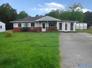 403 Avalon Ln, Gadsden, AL 35901