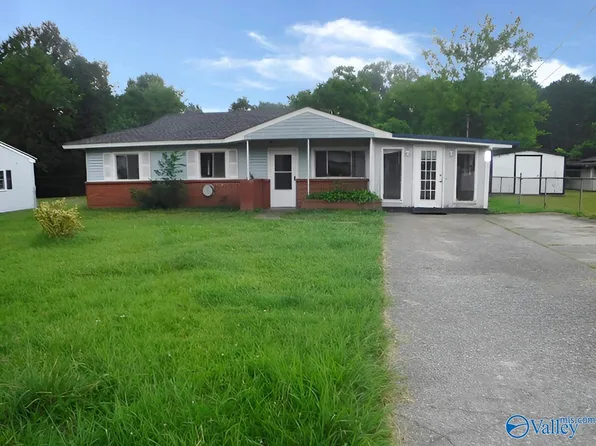 403 Avalon Ln, Gadsden, AL 35901