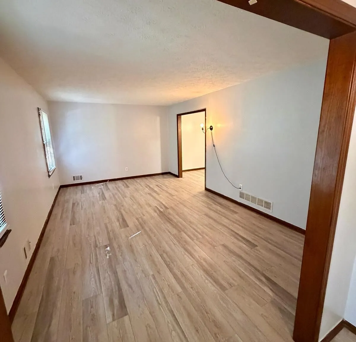 4 bed, 2.5 bath, 2020 sqft, $1,825 — Photo 4